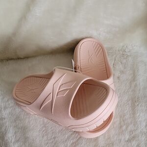 NWT REEBOK Pink Slide Sandals. Size 10